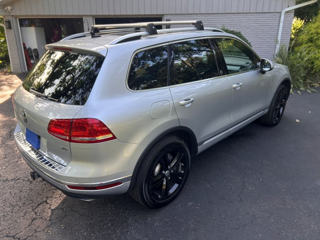 Used 2017 Volkswagen Touareg Wolfsburg Edition AWD/4WD image 2