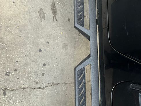 Used 2017 Jeep Wrangler Unlimited Sahara w/ Connectivity Group image 19