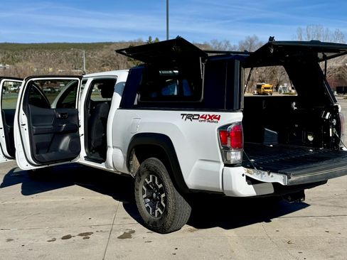 Used 2023 Toyota Tacoma TRD Off-Road image 9