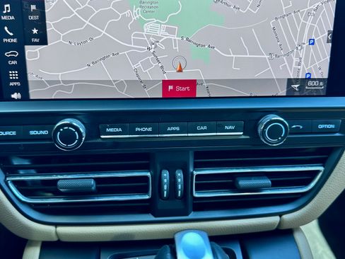 Used 2021 Porsche Macan image 8