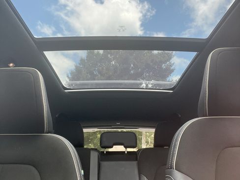 Used 2021 Volvo XC40 P8 Recharge w/ Advanced Package image 13