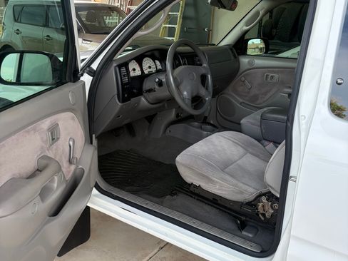 Used 2004 Toyota Tacoma PreRunner w/ SR5 Pkg RWD image 11
