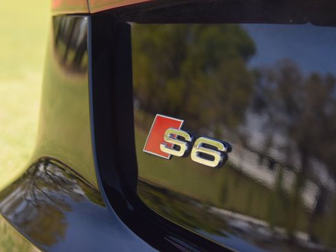 Used 2017 Audi S6 Prestige image 4