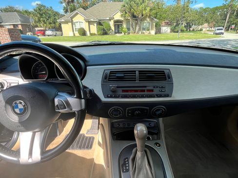 Used 2004 BMW Z4 2.5i image 13