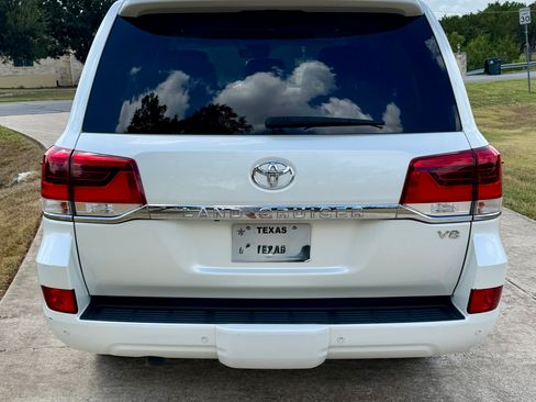 Used 2016 Toyota Land Cruiser AWD/4WD image 8