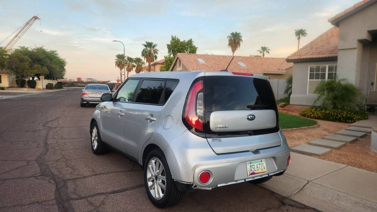 Used 2018 Kia Soul + FWD image 9