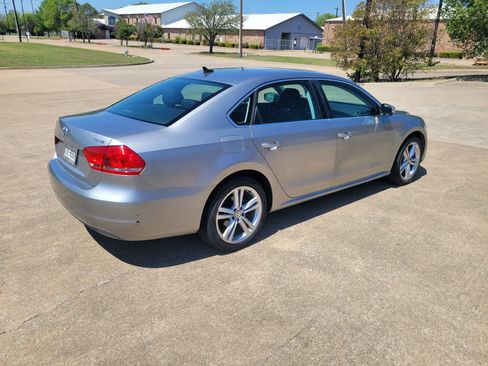 Used 2014 Volkswagen Passat TDI SE image 4