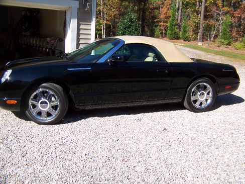 Used 2005 Ford Thunderbird RWD image 4