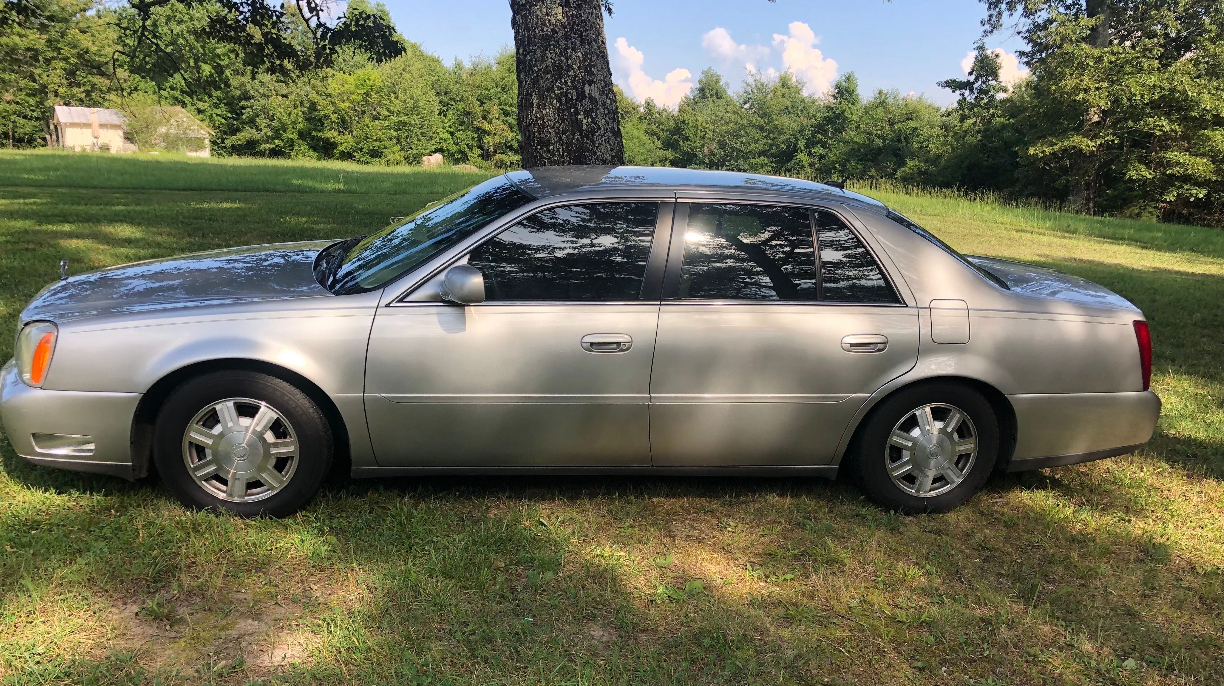 Used 2005 Cadillac De Ville FWD image 2