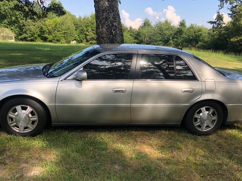 Used 2005 Cadillac De Ville FWD image 2