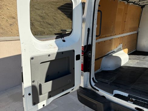 Used 2016 Nissan NV 3500 SV w/ Technology Package image 12