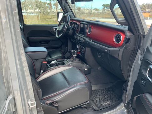 Used 2021 Jeep Wrangler Unlimited Rubicon image 9