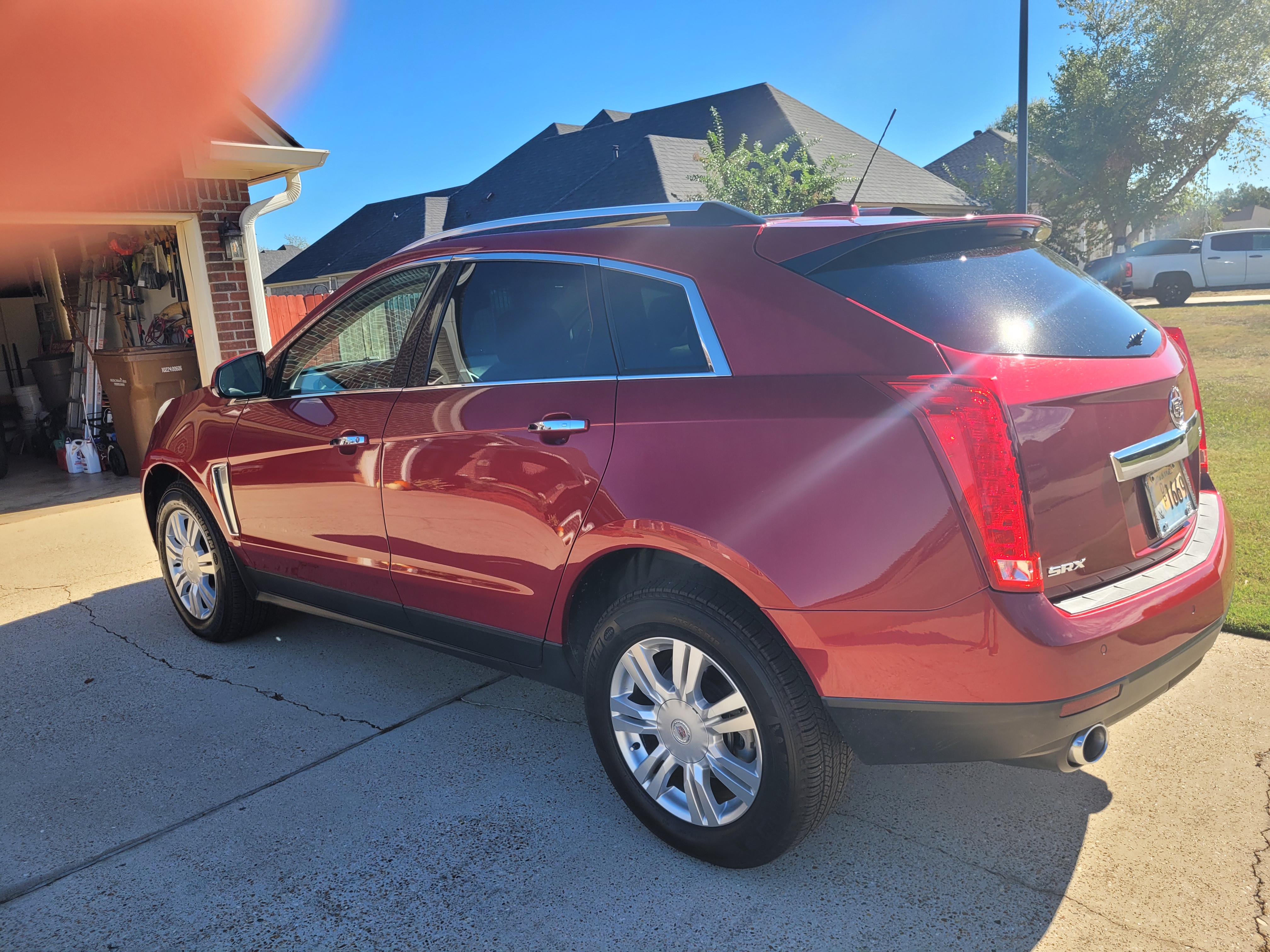 Used 2015 Cadillac SRX Luxury w/ Driver Awareness Package FWD image 2