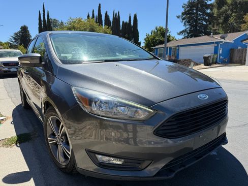 Used 2017 Ford Focus SE image 1