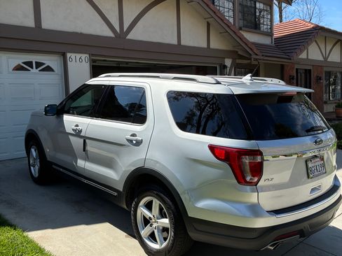 Used 2018 Ford Explorer XLT w/ Equipment Group 201A image 2