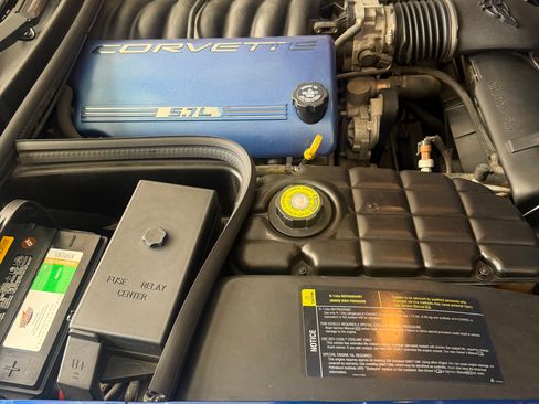 Used 2002 Chevrolet Corvette Coupe w/ Preferred Equipment Group2 RWD image 17