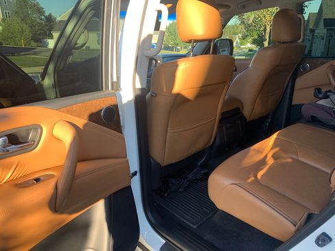 Used 2016 INFINITI QX80 4WD w/ Signature Edition Package image 8