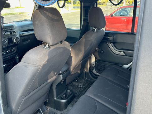 Used 2017 Jeep Wrangler Unlimited Sport w/ Max Tow Package image 15