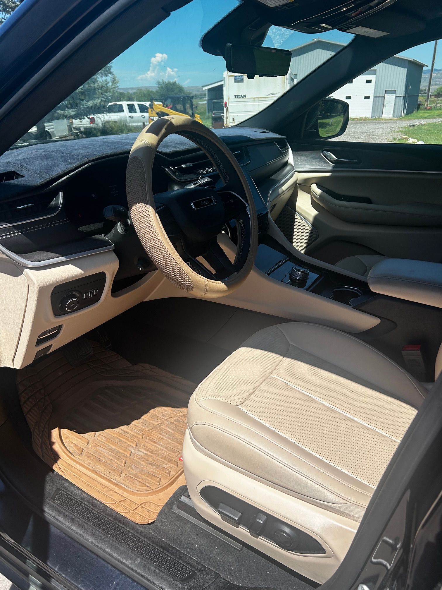 Used 2024 Jeep Grand Cherokee Limited w/ Luxury Tech Group II AWD/4WD image 23