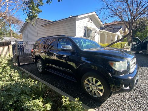 Used 2016 Toyota Sequoia Platinum image 2