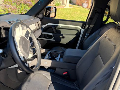 Used 2023 Land Rover Defender 110 S image 17