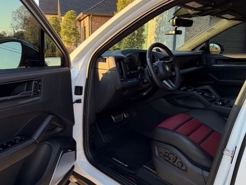 Used 2024 Porsche Cayenne Turbo GT image 15