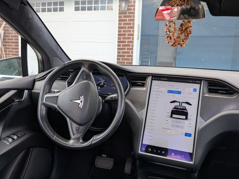 Used 2018 Tesla Model X 100D image 13