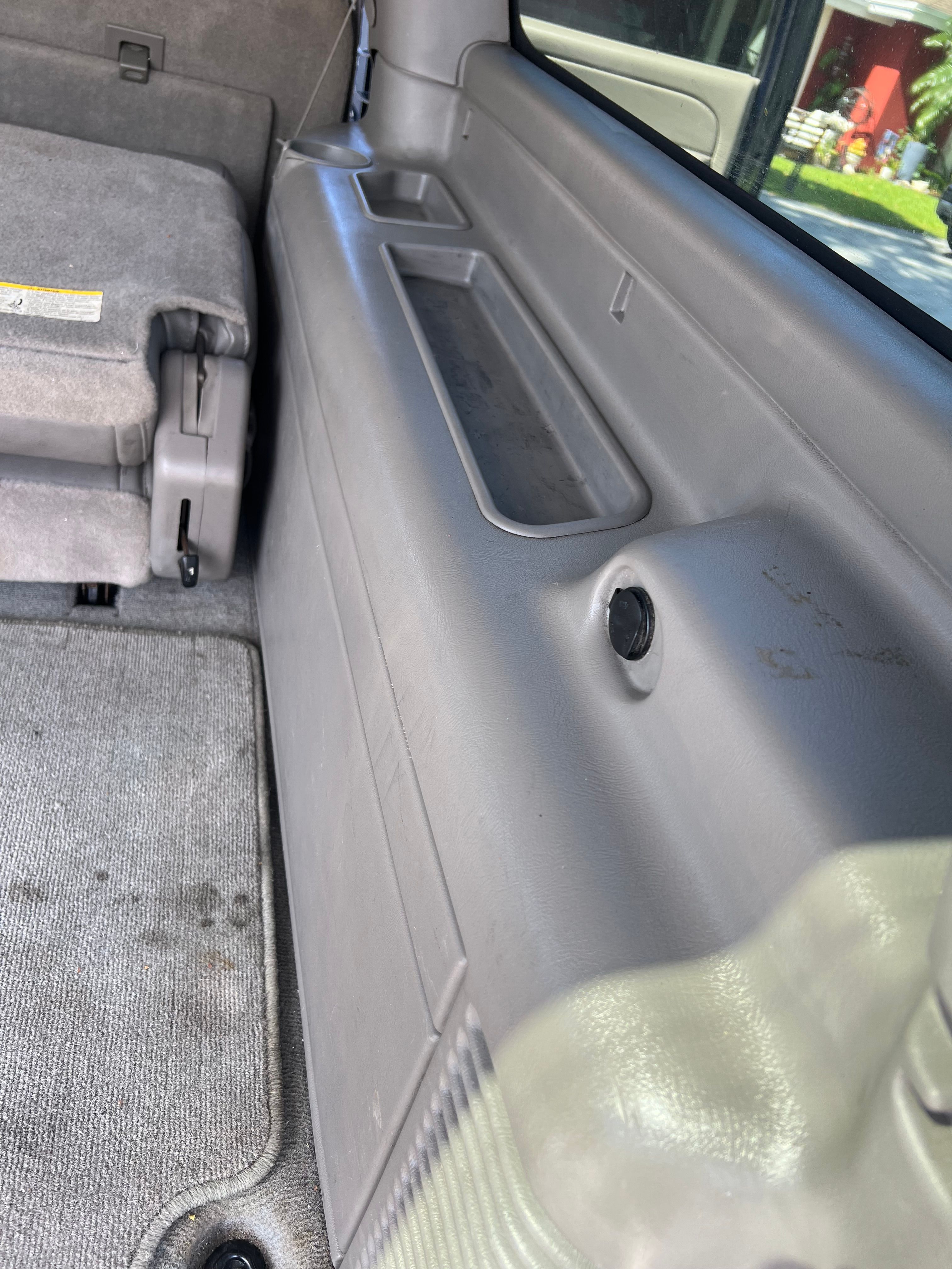 Used 2005 GMC Yukon XL SLT w/ SLT Preferred Equipment Group RWD image 12