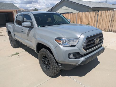 Used 2021 Toyota Tacoma SR5 AWD/4WD image 2