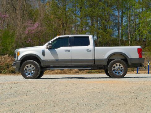 Used 2017 Ford F250 Lariat w/ Lariat Ultimate Package image 25