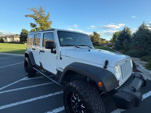 Used 2010 Jeep Wrangler Unlimited Sport AWD/4WD image 15