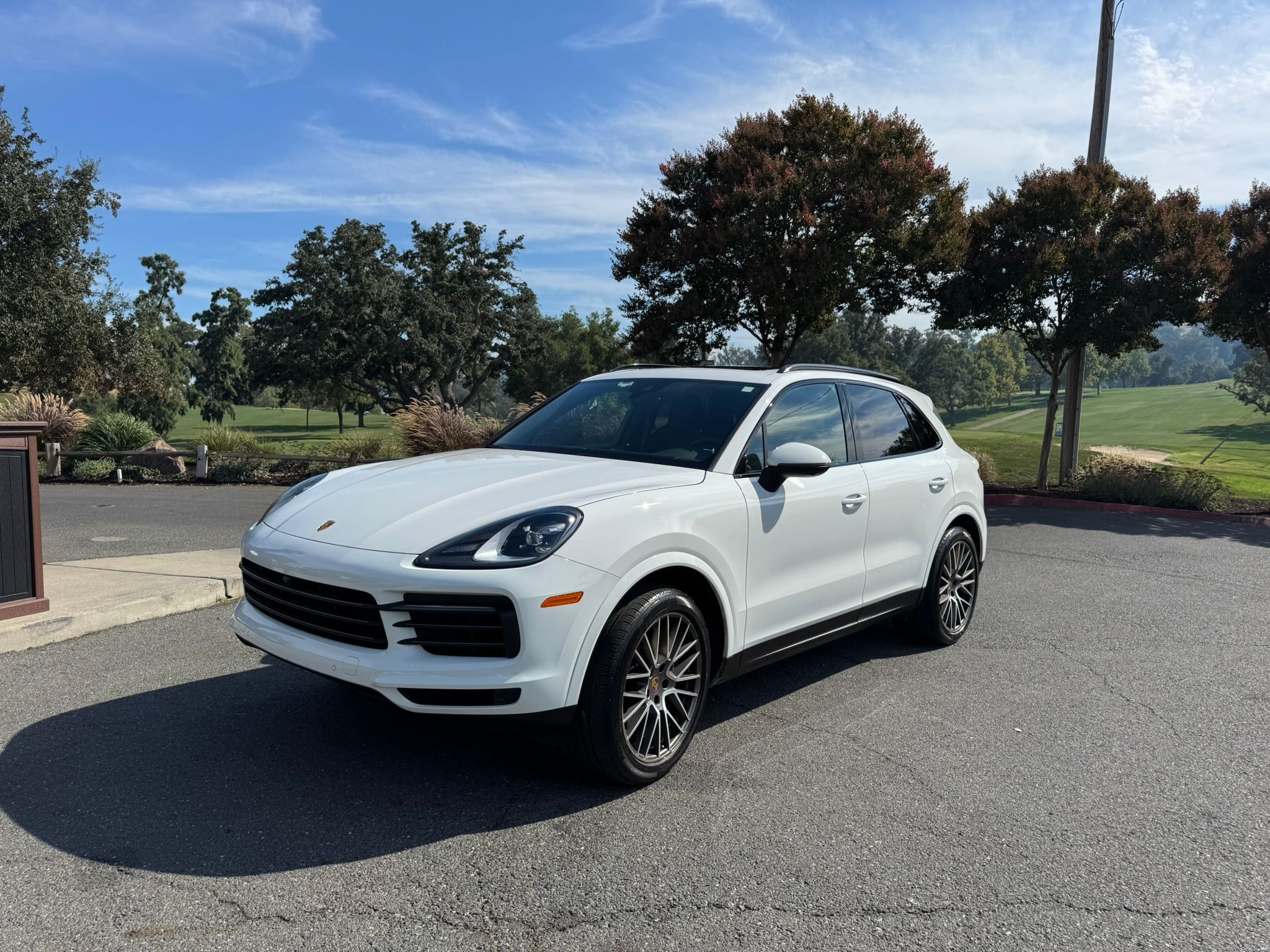 Used 2023 Porsche Cayenne Platinum Edition AWD/4WD image 1