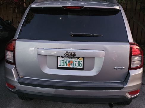 Used 2017 Jeep Compass Latitude image 10