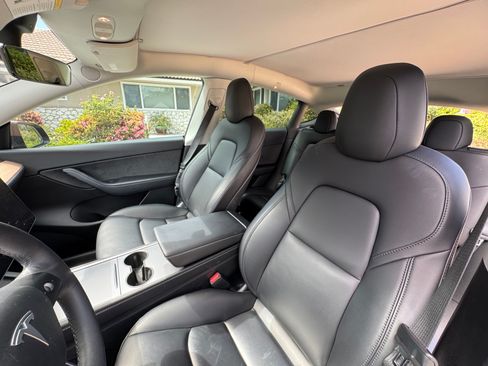 Used 2022 Tesla Model Y Performance image 13