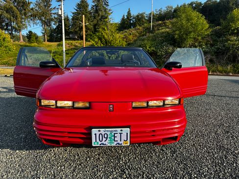 Used 1994 Oldsmobile Cutlass Supreme Convertible FWD image 12