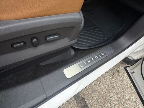 Used 2013 Lincoln MKX AWD image 20