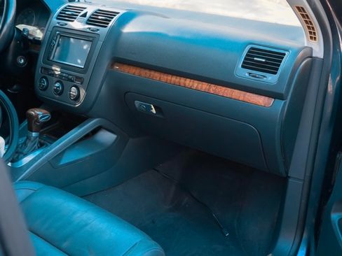 Used 2005 Volkswagen Jetta 2.5 image 9