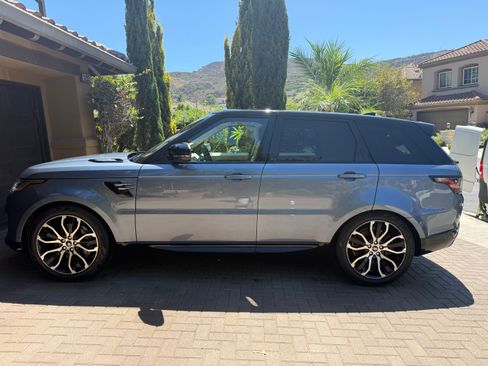 Used 2018 Land Rover Range Rover Sport HSE AWD/4WD image 2