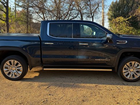 Used 2021 GMC Sierra 1500 Denali w/ Denali Premium Package image 12