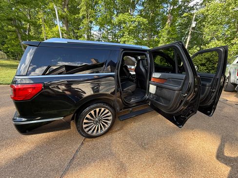 Used 2019 Lincoln Navigator L Reserve w/ Cargo Package AWD/4WD image 11