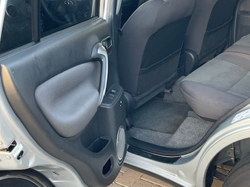 Used 2005 Toyota RAV4 2WD image 14