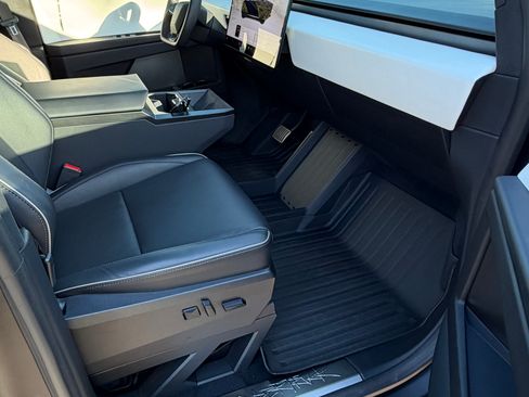 Used 2024 Tesla Cybertruck AWD Crew Cab image 13