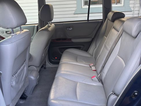 Used 2005 Toyota Highlander Limited image 24