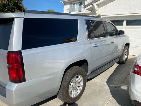 Used 2019 Chevrolet Suburban LT image 8