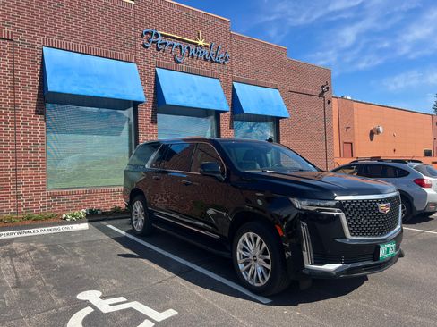 Used 2023 Cadillac Escalade ESV Luxury image 6