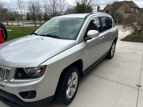 Used 2014 Jeep Compass Latitude image 9