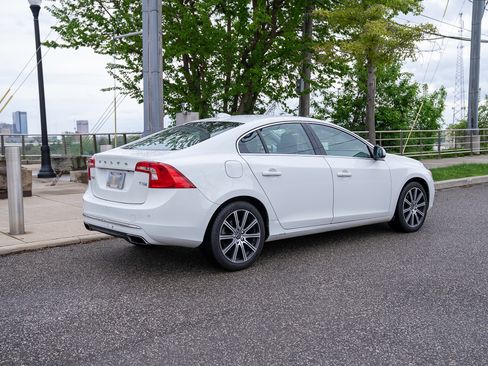 Used 2017 Volvo S60 T5 Inscription image 2