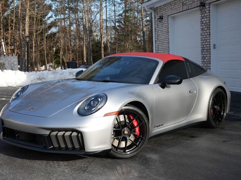 Used 2025 Porsche 911 Targa 4 GTS image 11