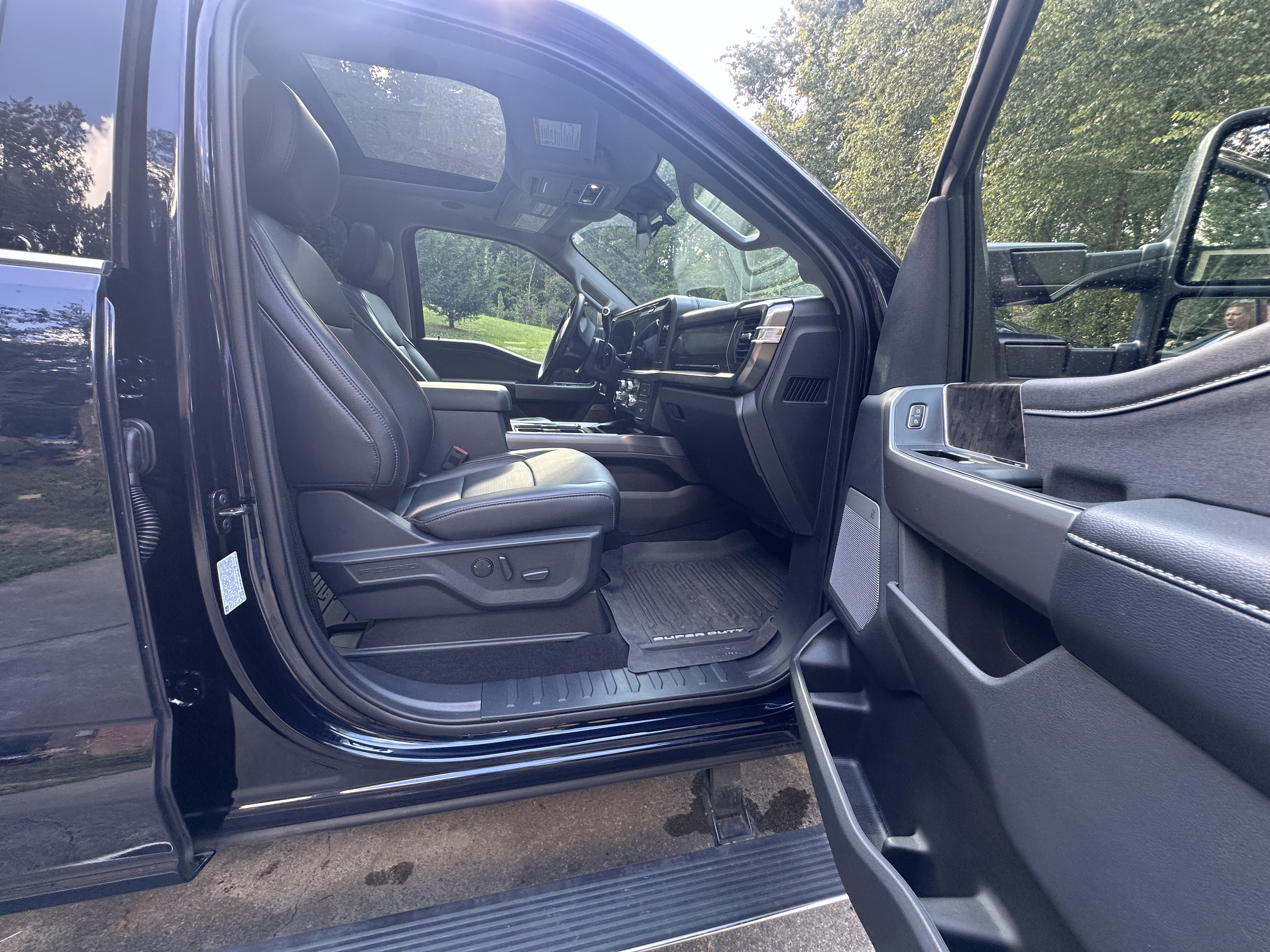 Used 2025 Ford F250 Lariat w/ Lariat Ultimate Package AWD/4WD image 18