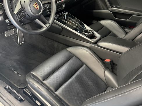 Used 2022 Porsche 911 Carrera image 4
